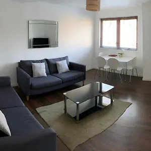 Serviced - Bloomfield Apartment